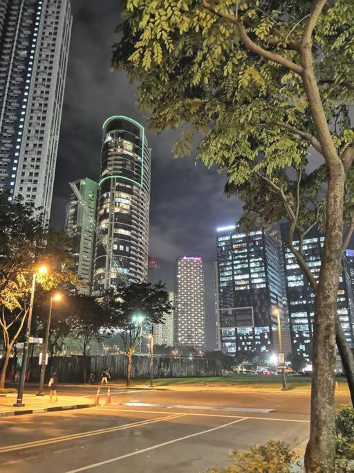 New 2Br Of 86Sqm With Parking & Netflix In Bgc Apartman Manila Kültér fotó